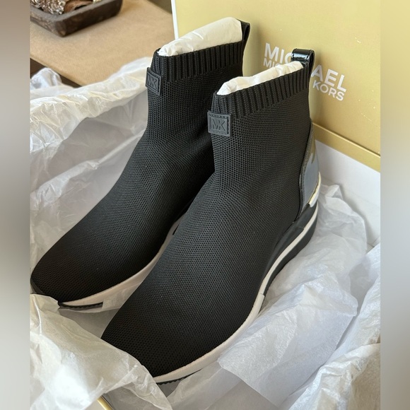 NWT Michael Kors Womens 9M Skyler Stretch-Knit Sock Sneaker Black White Booties - Picture 9 of 10